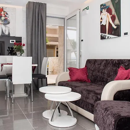 Lady Tania Apartment *